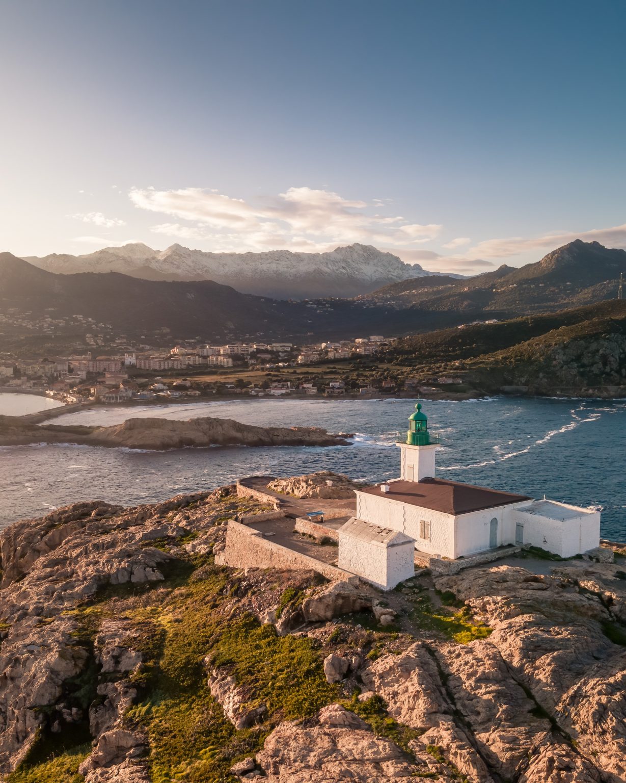 Balade guidée au départ de L'Ile Rousse jusqu'au Phare de La Pietra